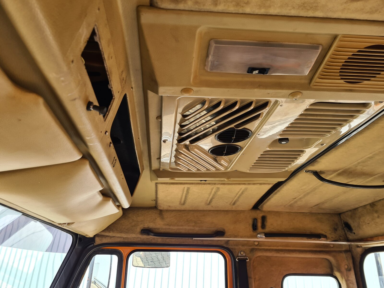 Mercedes-Benz NG 1928 A 4x4 NG 1928 A 4x4, V8-Motor, Standklima, Winterdienstaustattung - Cab chassis truck: picture 5 Mercedes-Benz NG 1928 A 4x4 NG 1928 A 4x4, V8-Motor, Standklima, Winterdienstaustattung - Cab chassis truck: picture 5