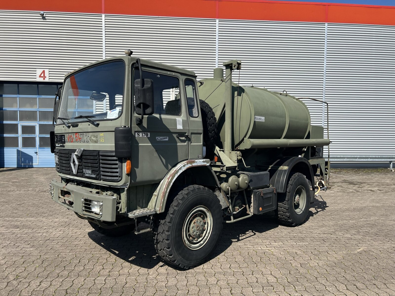 Renault Midliner S170 4x4 Midliner S170 4x4, 6000l Wassertank - Tank truck: picture 1 Renault Midliner S170 4x4 Midliner S170 4x4, 6000l Wassertank - Tank truck: picture 1