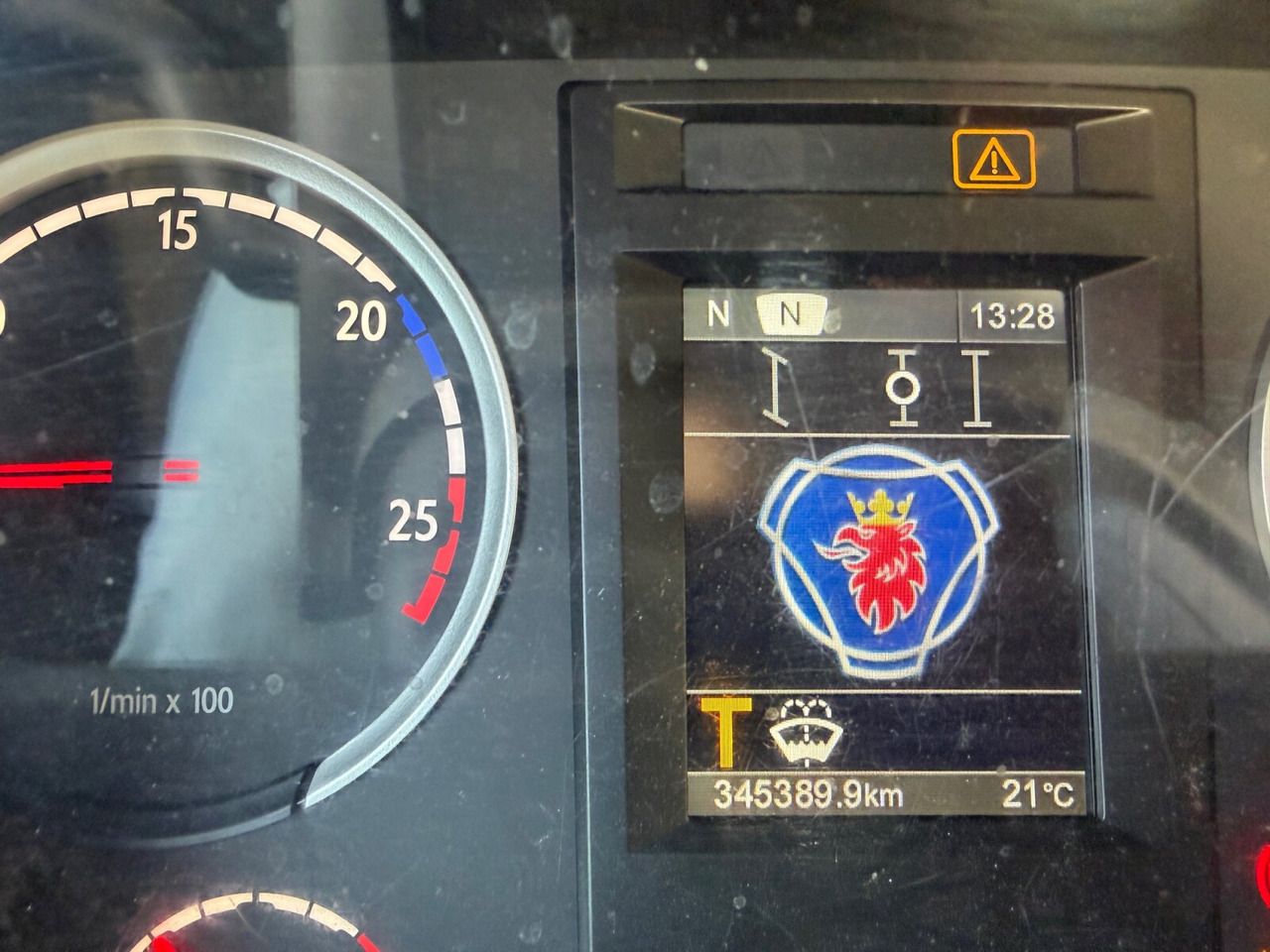 Scania P 320/400 6x2-4 P 320/400 6x2-4, Lenk-/Liftachse, Tele-Absetzanlage, Funk - Skip loader truck: picture 4 Scania P 320/400 6x2-4 P 320/400 6x2-4, Lenk-/Liftachse, Tele-Absetzanlage, Funk - Skip loader truck: picture 4