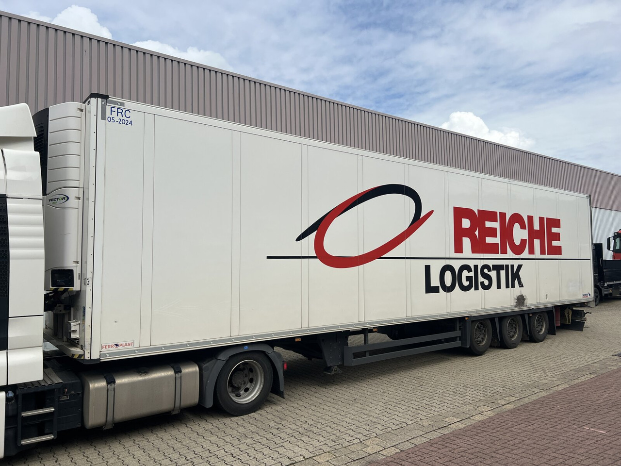Schmitz Cargobull SKO 24/L-13.4 FP 45 SKO 24/L-13.4 FP 450, Mega, Doppelstock - Refrigerator semi-trailer: picture 1 Schmitz Cargobull SKO 24/L-13.4 FP 45 SKO 24/L-13.4 FP 450, Mega, Doppelstock - Refrigerator semi-trailer: picture 1