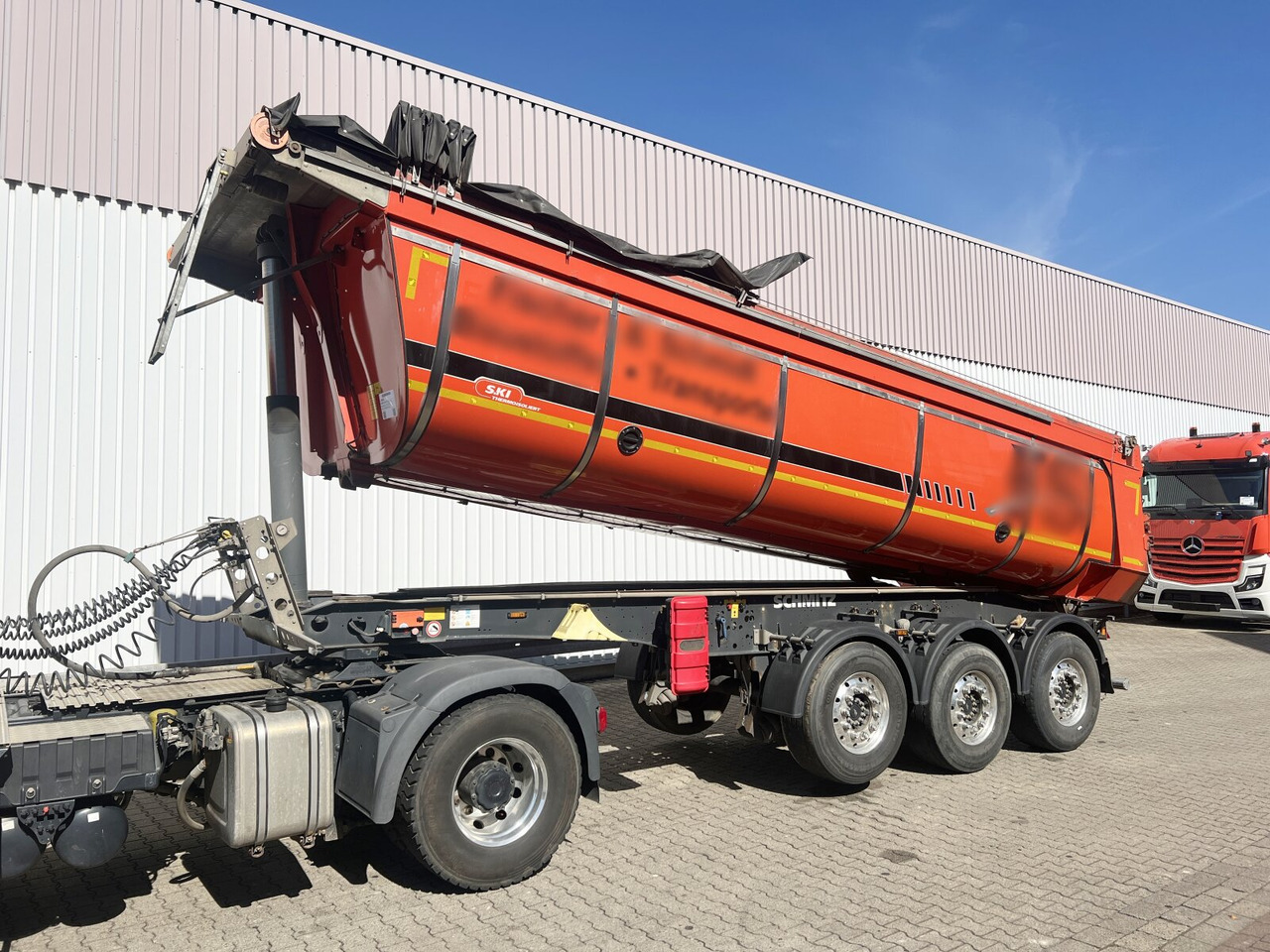 Schmitz Cargobull SKI 24 SL 7.2 SKI 24 SL 7.2, Thermo-Stahlmulde ca. 24m³, Liftachse, E-Verdeck - Semi-trailer: picture 1 Schmitz Cargobull SKI 24 SL 7.2 SKI 24 SL 7.2, Thermo-Stahlmulde ca. 24m³, Liftachse, E-Verdeck - Semi-trailer: picture 1