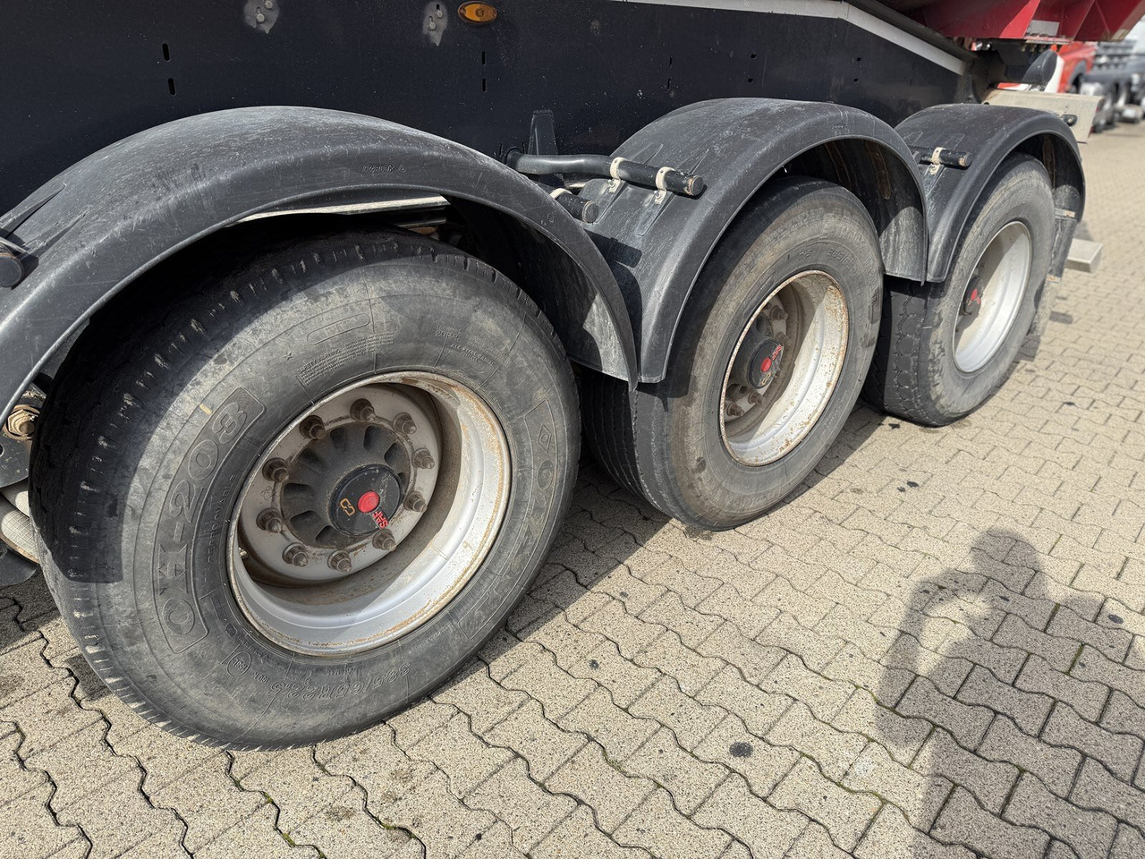 Schwarzmüller K-Serie Kippauflieger, Hardoxmulde ca. 24/26m³, Liftachse K-Serie Kippauflieger, Hardoxmulde ca. 24/26m³, Liftachse - Semi-trailer: picture 3 Schwarzmüller K-Serie Kippauflieger, Hardoxmulde ca. 24/26m³, Liftachse K-Serie Kippauflieger, Hardoxmulde ca. 24/26m³, Liftachse - Semi-trailer: picture 3