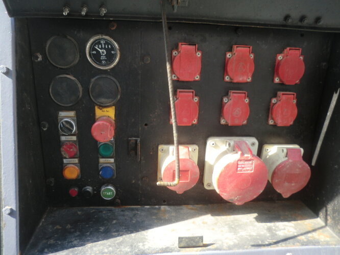 - Tank-Aufbau Tank-Aufbauauf Wunsch mit Separatmotor, Stromgenerator, Hydraulik - Storage tank: picture 2 - Tank-Aufbau Tank-Aufbauauf Wunsch mit Separatmotor, Stromgenerator, Hydraulik - Storage tank: picture 2