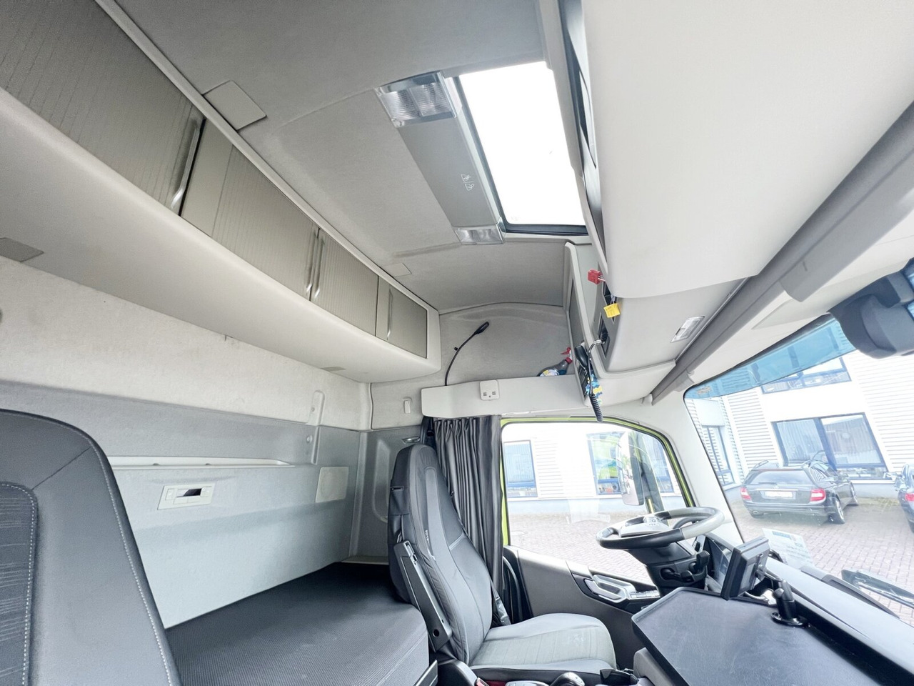 FH 460 4x2 FH 460 4x2, Retarder, Low-Liner, Voll-Luft gefedert - Tractor unit: picture 4 FH 460 4x2 FH 460 4x2, Retarder, Low-Liner, Voll-Luft gefedert - Tractor unit: picture 4