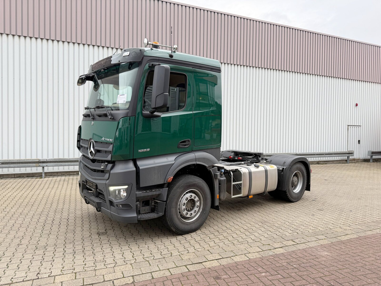 Mercedes-Benz Actros 1853 LS 4x2 Actros 1853 LS 4x2, Retarder, Navi, MultimediaCockpit, Hydraulik - Tractor unit: picture 1 Mercedes-Benz Actros 1853 LS 4x2 Actros 1853 LS 4x2, Retarder, Navi, MultimediaCockpit, Hydraulik - Tractor unit: picture 1