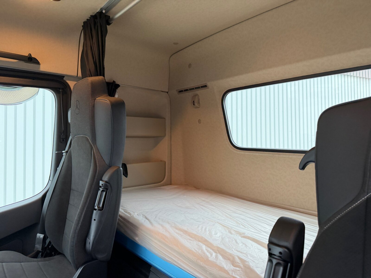 Mercedes-Benz Actros 1853 LS 4x2 Actros 1853 LS 4x2, Retarder, Navi, MultimediaCockpit, Hydraulik - Tractor unit: picture 5 Mercedes-Benz Actros 1853 LS 4x2 Actros 1853 LS 4x2, Retarder, Navi, MultimediaCockpit, Hydraulik - Tractor unit: picture 5