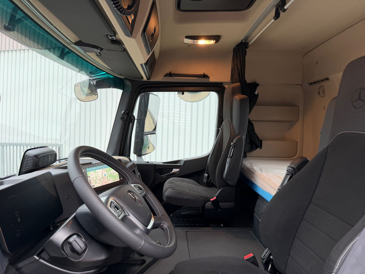 Mercedes-Benz Actros 1853 LS 4x2 Actros 1853 LS 4x2, Retarder, Navi, MultimediaCockpit, Hydraulik - Tractor unit: picture 2 Mercedes-Benz Actros 1853 LS 4x2 Actros 1853 LS 4x2, Retarder, Navi, MultimediaCockpit, Hydraulik - Tractor unit: picture 2