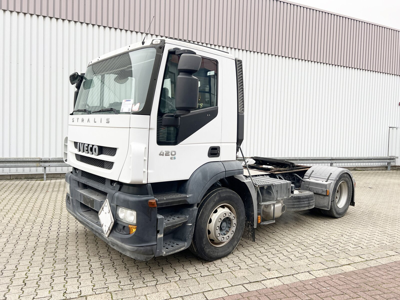 Stralis AD440S42T/P 4x2 Stralis AD440X42T/P 4x2, Ex- - Tractor unit: picture 1 Stralis AD440S42T/P 4x2 Stralis AD440X42T/P 4x2, Ex- - Tractor unit: picture 1