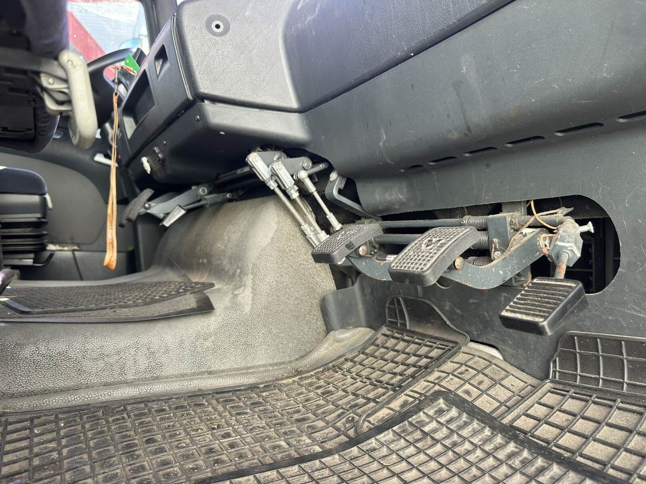 MAN TGA 18.360 LL 4x2 TGA 18.360 LL 4x2, Fahrschule - Truck: picture 2 MAN TGA 18.360 LL 4x2 TGA 18.360 LL 4x2, Fahrschule - Truck: picture 2