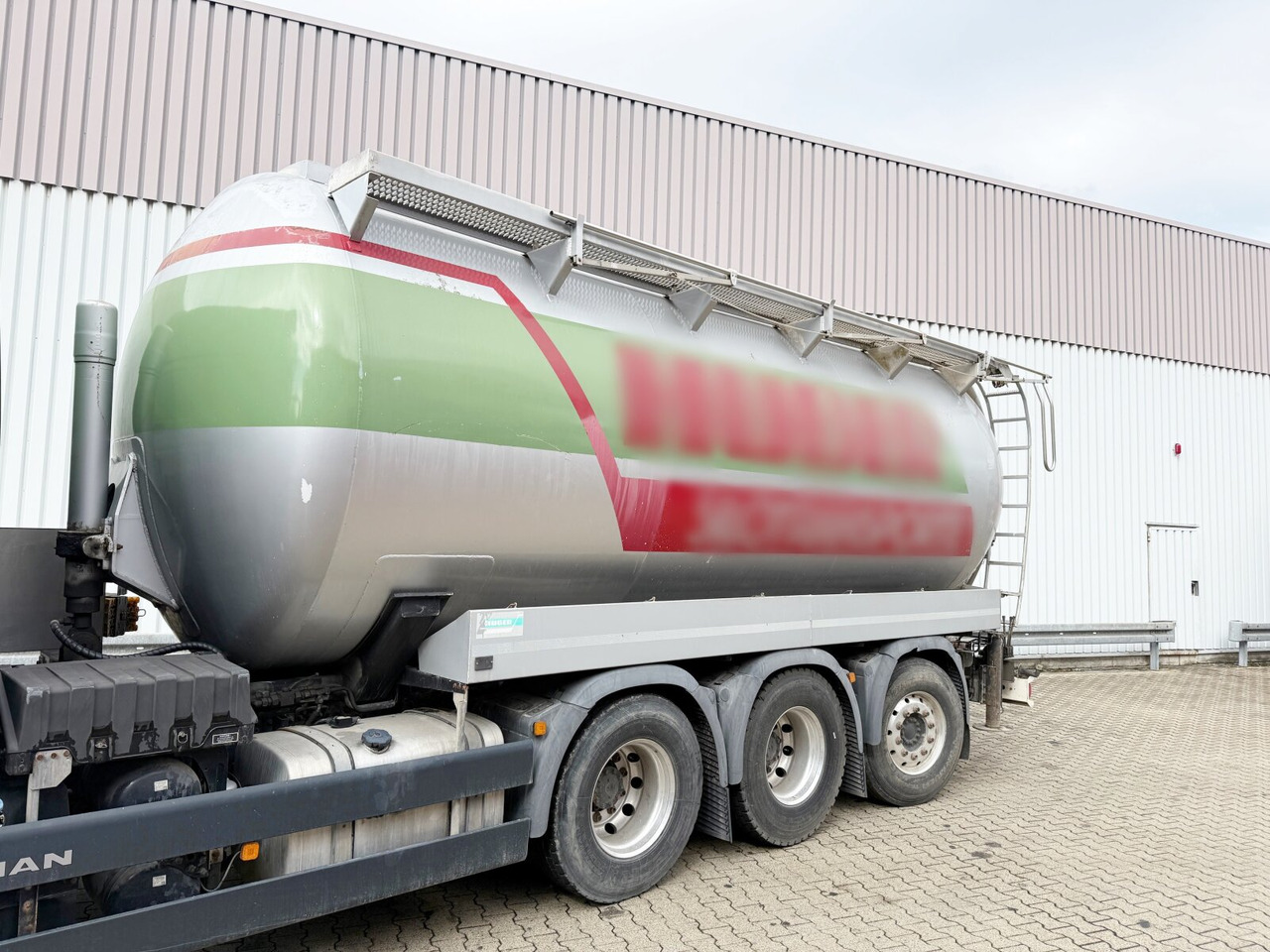 Truck MAN TGS 35.460 8x4-4 BL TGS 35.460 8x4-4 BL, Intarder, Lenk/Lift, Kippsilo ca. 32m³, Kompressor: picture 14
