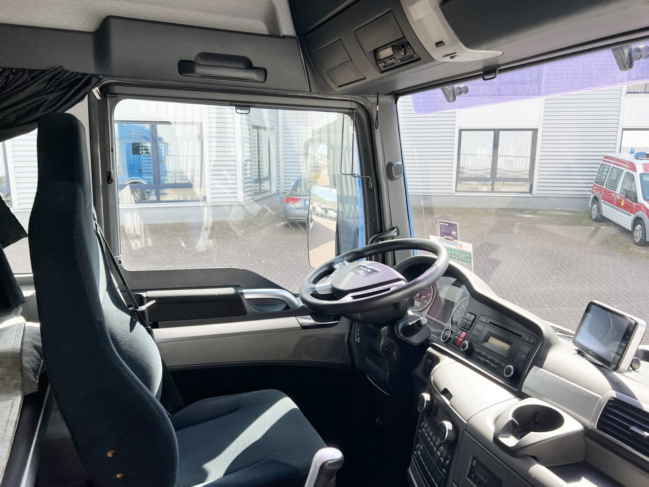 Truck MAN TGX 18.400 4X2 LL TGX 18.400 4X2 LL, Fahrschule, XLX-Fahrerhaus: picture 6