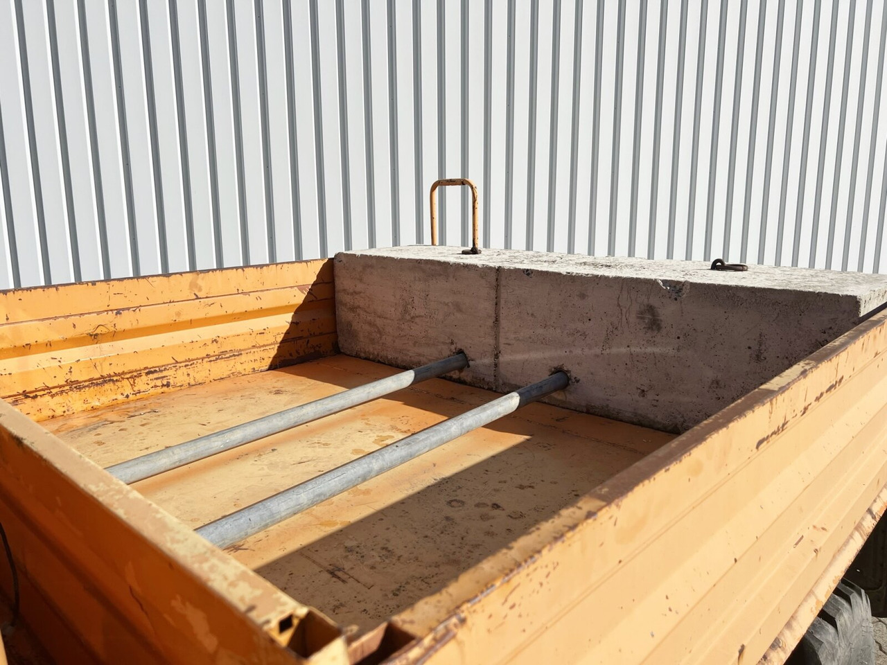 Unimog U84 406 4x4 U84 406 4x4, Kommunalhydraulik, Zapfwelle vorn & hinten, EX-Kommune - Tipper, Municipal/ Special vehicle: picture 5 Unimog U84 406 4x4 U84 406 4x4, Kommunalhydraulik, Zapfwelle vorn & hinten, EX-Kommune - Tipper, Municipal/ Special vehicle: picture 5