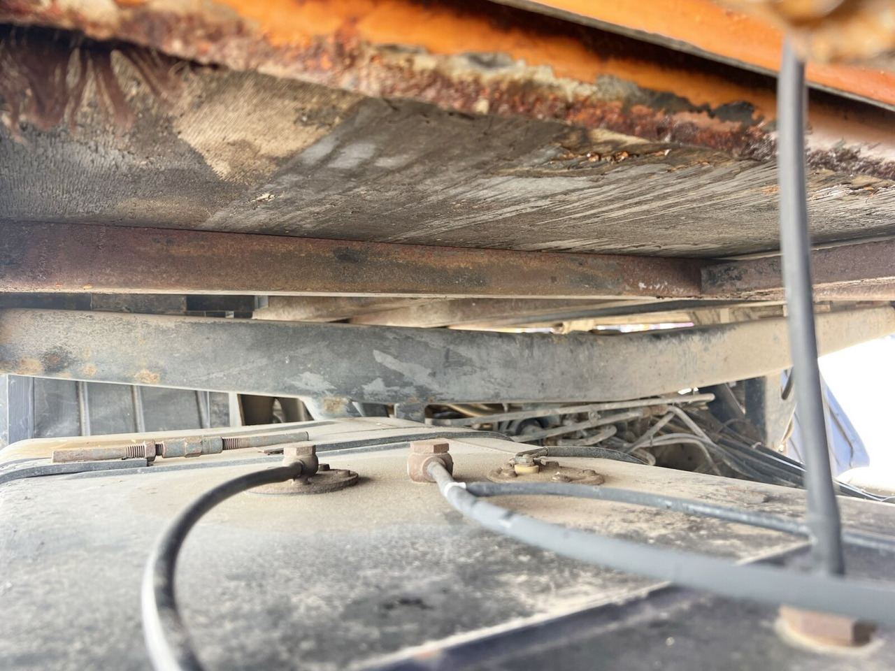 Unimog U84 406 4x4 U84 406 4x4, Kommunalhydraulik, Zapfwelle vorn & hinten, EX-Kommune - Tipper, Municipal/ Special vehicle: picture 3 Unimog U84 406 4x4 U84 406 4x4, Kommunalhydraulik, Zapfwelle vorn & hinten, EX-Kommune - Tipper, Municipal/ Special vehicle: picture 3