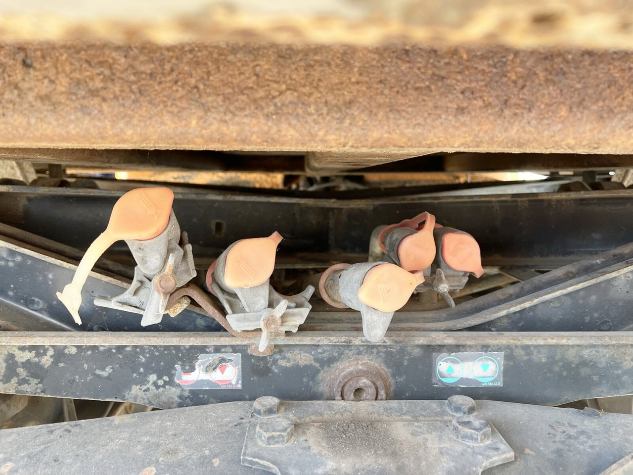 Unimog U84 406 4x4 U84 406 4x4, Kommunalhydraulik, Zapfwelle vorn & hinten, EX-Kommune - Tipper, Municipal/ Special vehicle: picture 4 Unimog U84 406 4x4 U84 406 4x4, Kommunalhydraulik, Zapfwelle vorn & hinten, EX-Kommune - Tipper, Municipal/ Special vehicle: picture 4