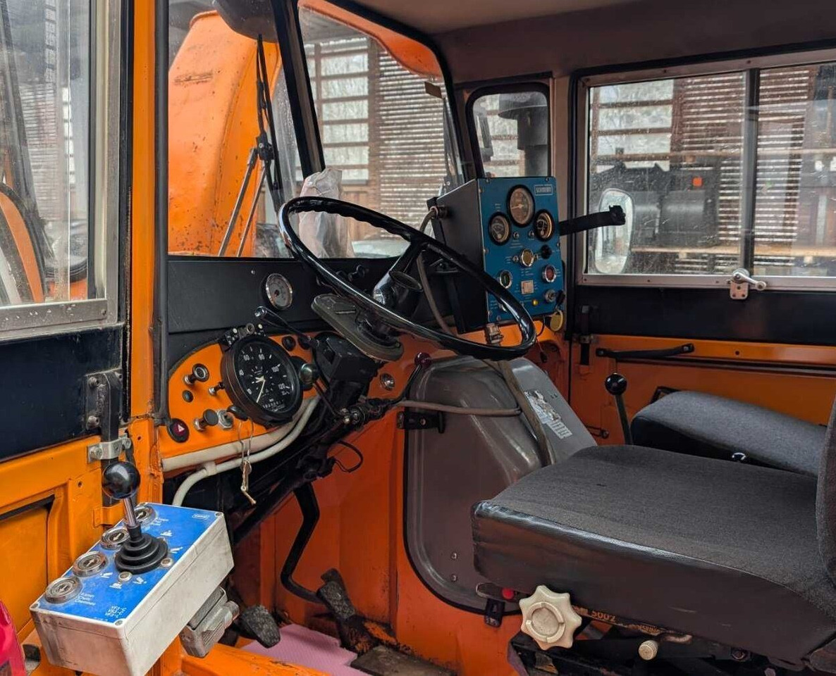 Unimog U52 411 4x4 Schneefräse U52 411 4x4, Schmidt Schneefräse mit Separatmotor - Van: picture 4 Unimog U52 411 4x4 Schneefräse U52 411 4x4, Schmidt Schneefräse mit Separatmotor - Van: picture 4