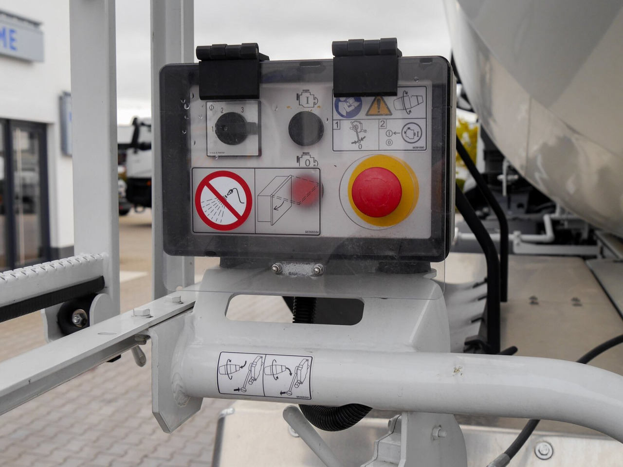 X-Way AD360X40BZ 8x4 X-Way AD360X40BZ 8x4, Stetter 8/9m³ - Concrete mixer truck: picture 4 X-Way AD360X40BZ 8x4 X-Way AD360X40BZ 8x4, Stetter 8/9m³ - Concrete mixer truck: picture 4
