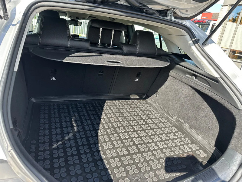 Mercedes-Benz CLA-Klasse 200 D - SHOOTING BRAKE + STANDKLIMA + NAVI - Car: picture 4 Mercedes-Benz CLA-Klasse 200 D - SHOOTING BRAKE + STANDKLIMA + NAVI - Car: picture 4