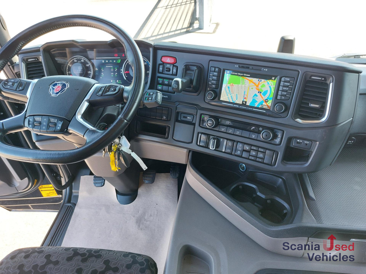 SCANIA G 410 B6x2*4NA Planen Boardwand Navi Lenk Liftachs - Curtainsider truck: picture 4 SCANIA G 410 B6x2*4NA Planen Boardwand Navi Lenk Liftachs - Curtainsider truck: picture 4
