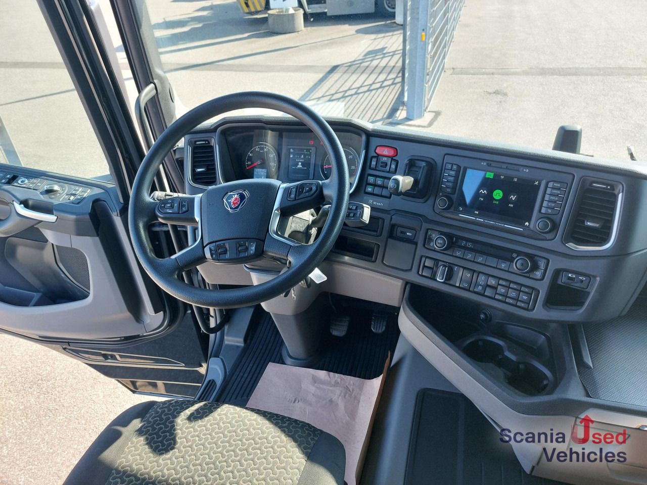 SCANIA R 450 A4x2EB Volumen MEGA Jumbo DAB Standklima - Tractor unit: picture 2 SCANIA R 450 A4x2EB Volumen MEGA Jumbo DAB Standklima - Tractor unit: picture 2