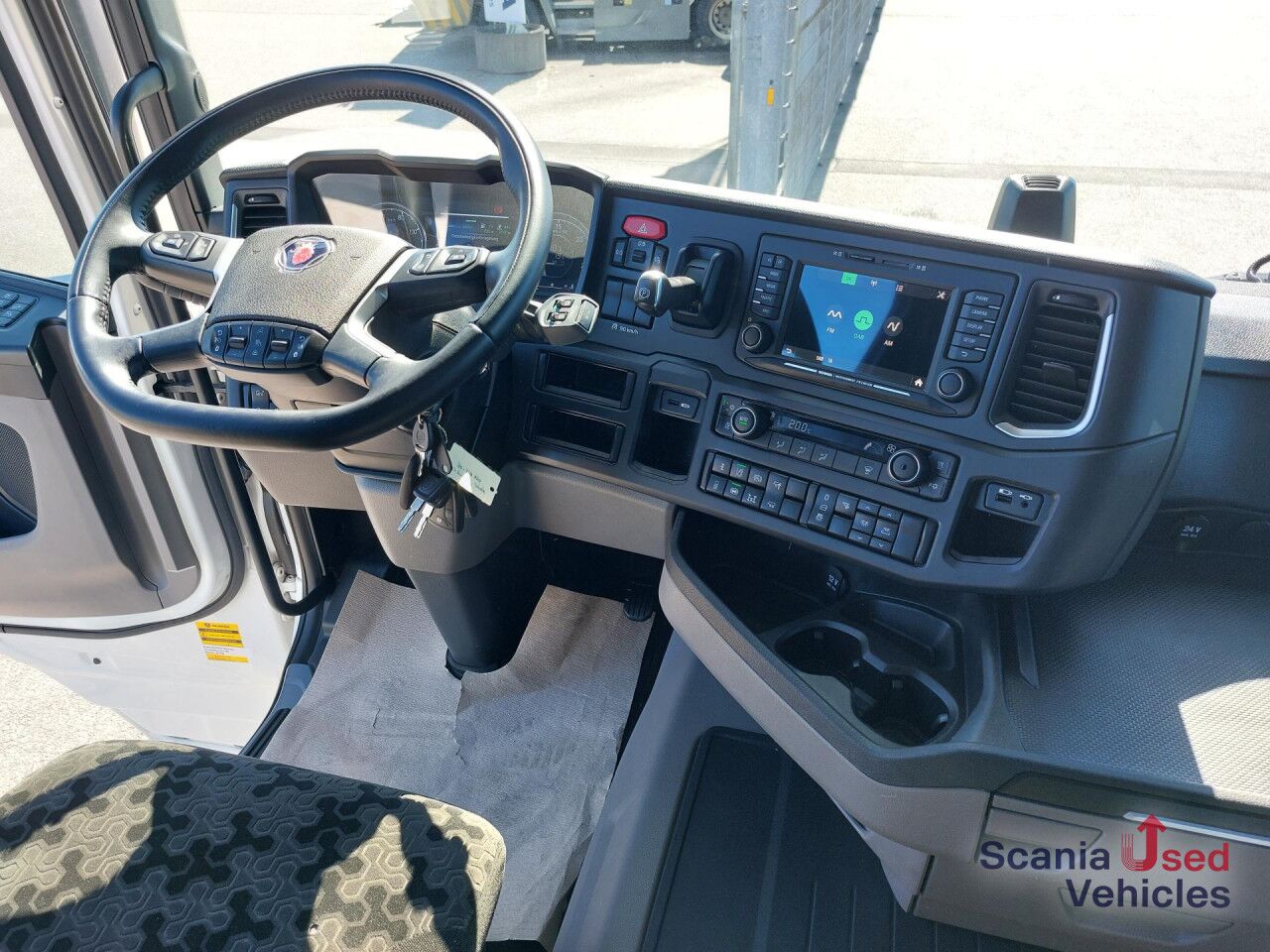 SCANIA R 460 A4x2NA Navi DAB Lederlenkrad - Tractor unit: picture 2 SCANIA R 460 A4x2NA Navi DAB Lederlenkrad - Tractor unit: picture 2
