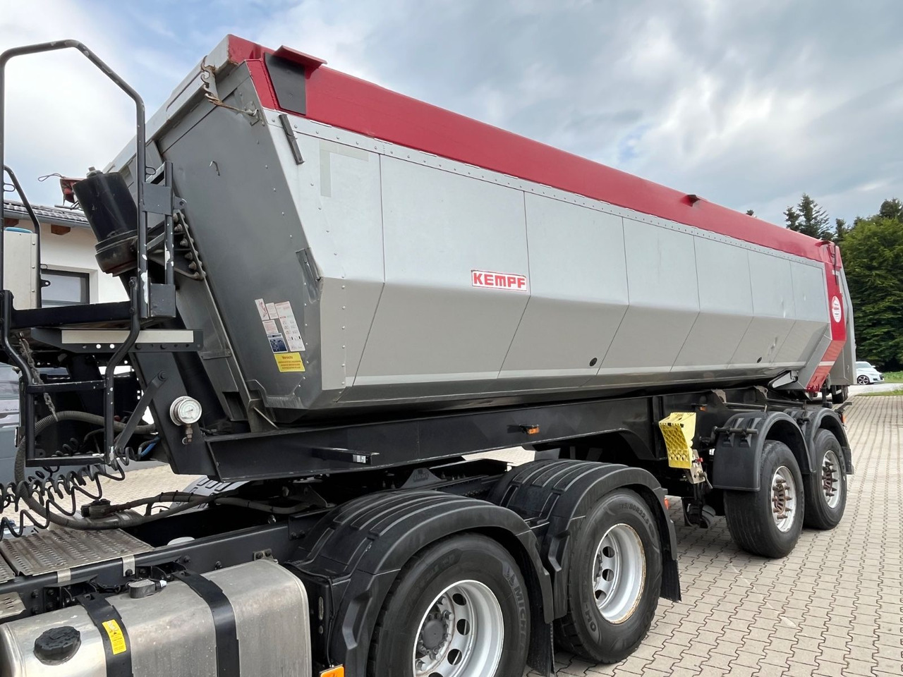 Kempf SKM 32/2 Stahl Termomulde - Tipper semi-trailer: picture 1 Kempf SKM 32/2 Stahl Termomulde - Tipper semi-trailer: picture 1