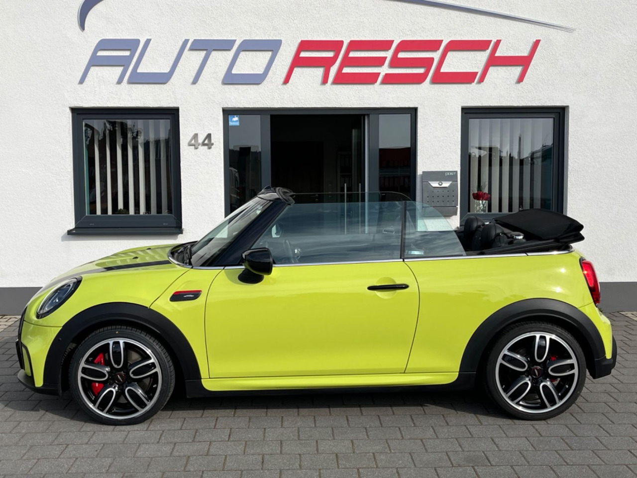 MINI John Cooper Works Cabrio - Car: picture 5 MINI John Cooper Works Cabrio - Car: picture 5