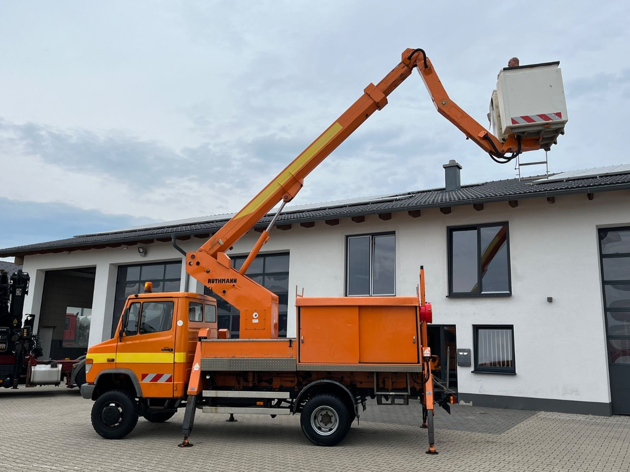 Mercedes-Benz Vario 814 DA 4x4 Ruthmann T 170 - Truck mounted aerial platform: picture 2 Mercedes-Benz Vario 814 DA 4x4 Ruthmann T 170 - Truck mounted aerial platform: picture 2