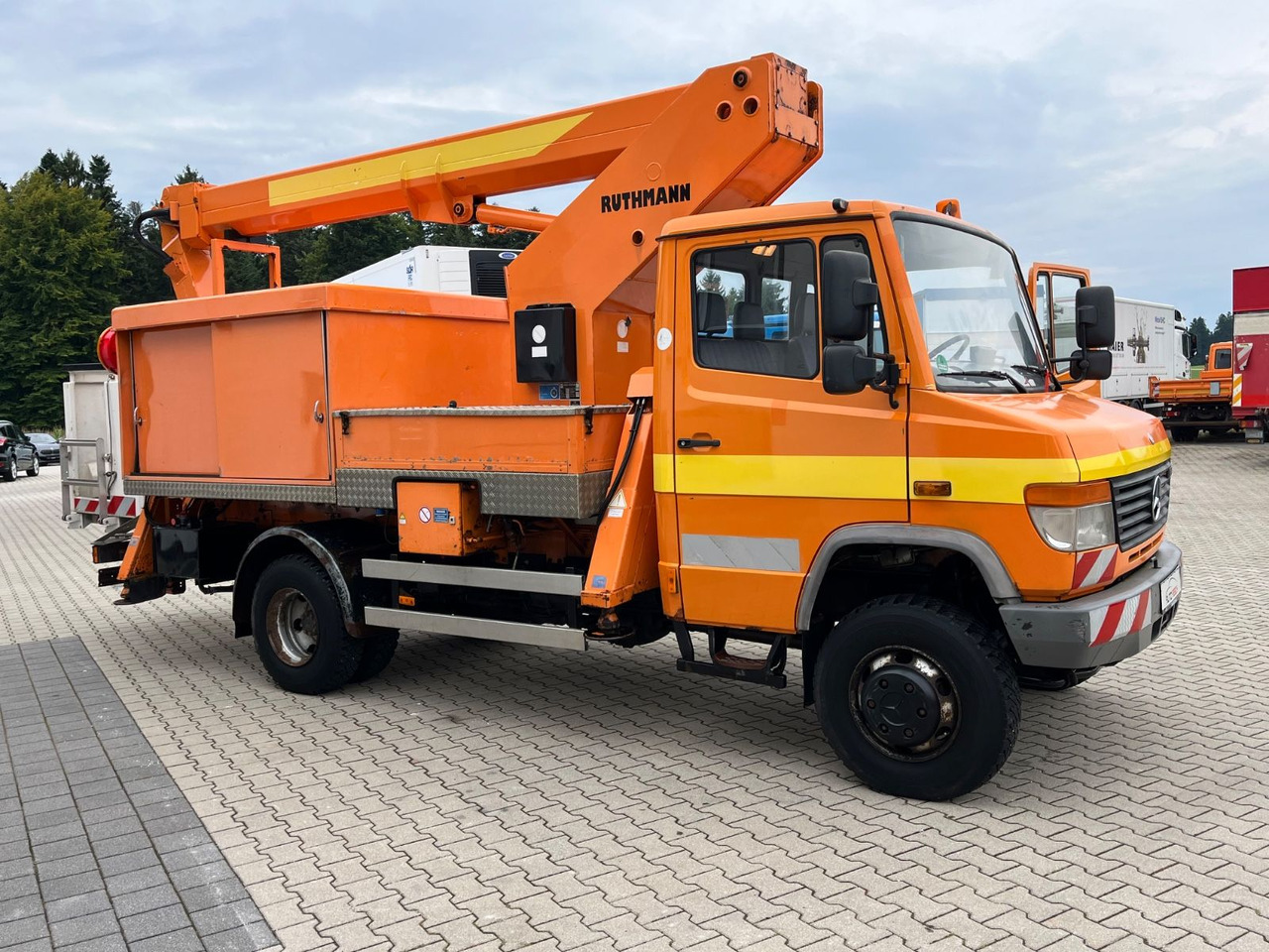 Mercedes-Benz Vario 814 DA 4x4 Ruthmann T 170 - Truck mounted aerial platform: picture 5 Mercedes-Benz Vario 814 DA 4x4 Ruthmann T 170 - Truck mounted aerial platform: picture 5