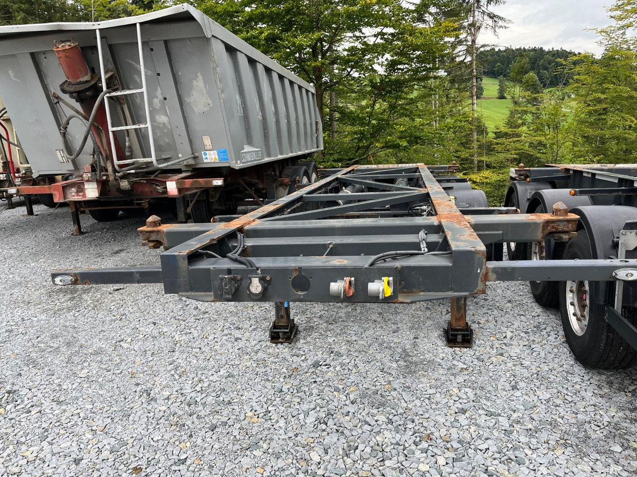 Schwarzmüller S1 R-Serie Tank Chassis ADR SAF Alufelgen - Container transporter/ Swap body semi-trailer: picture 2 Schwarzmüller S1 R-Serie Tank Chassis ADR SAF Alufelgen - Container transporter/ Swap body semi-trailer: picture 2