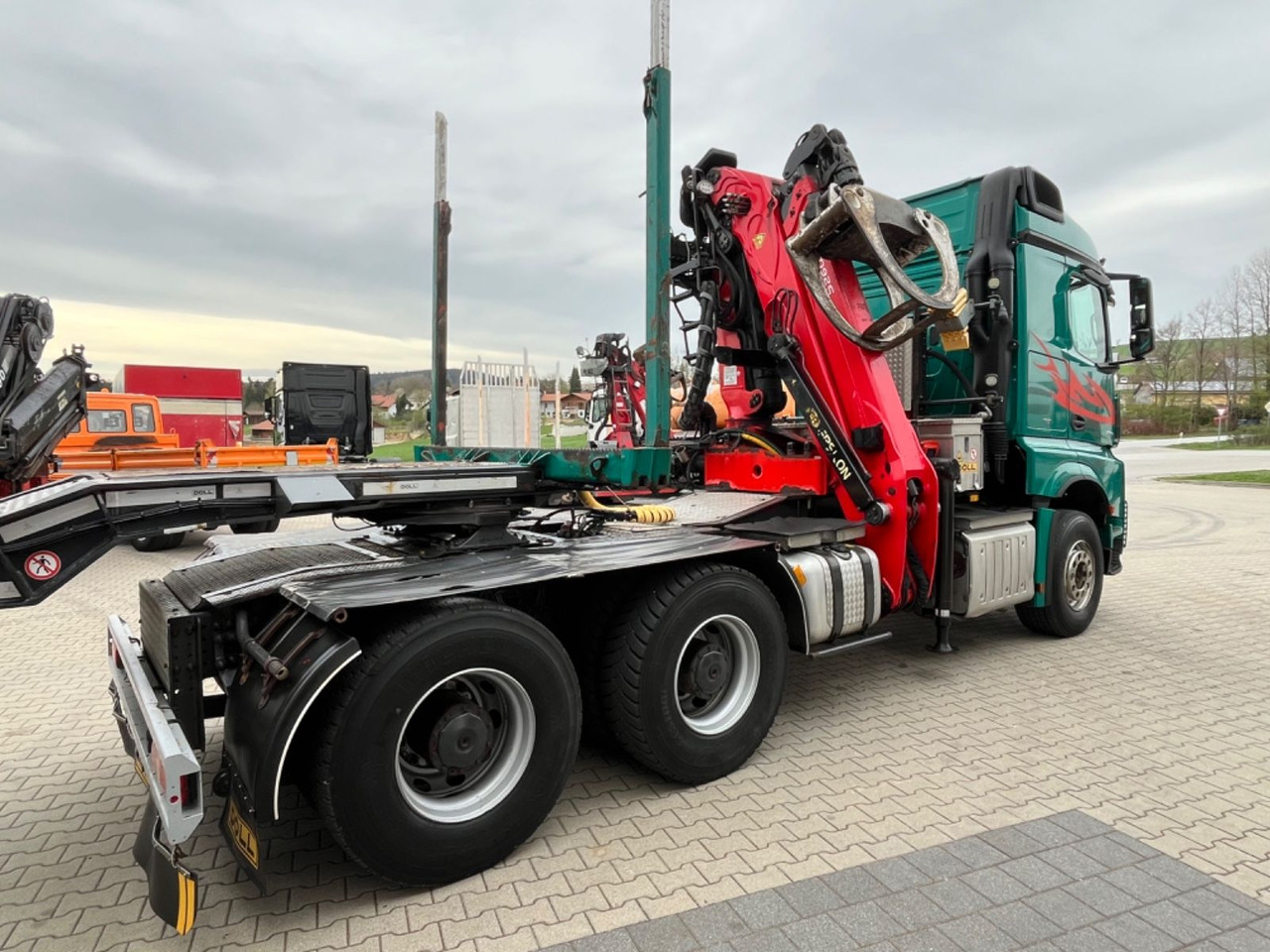 Mercedes-Benz Arocs 2663 6x4 mit Epsilon S260Z Langholzkran - Tractor unit: picture 2 Mercedes-Benz Arocs 2663 6x4 mit Epsilon S260Z Langholzkran - Tractor unit: picture 2