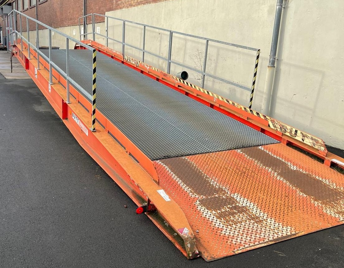 BUTT - Loading ramp: picture 1 BUTT - Loading ramp: picture 1
