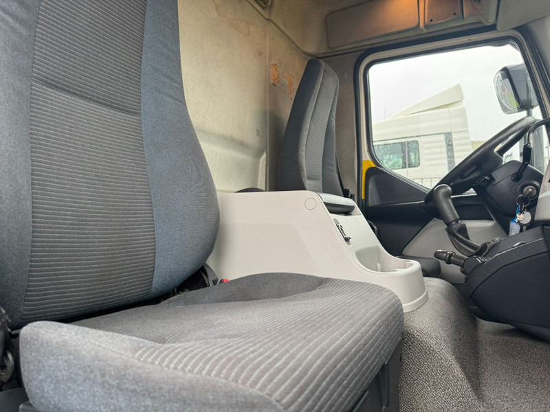 Box truck Volvo FL 240 / 6 Cylinder / 18 Tons / Manual / Tail Lift / TUV:1-2026 / NL Truck: picture 8