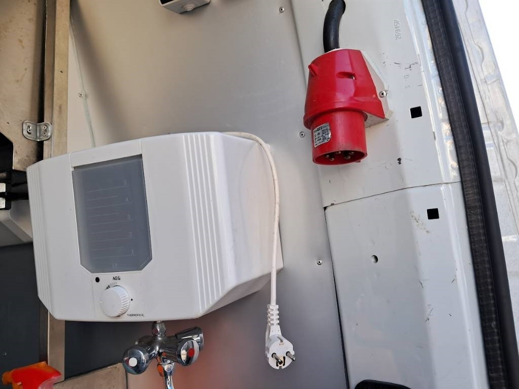 Panel van Nissan NV 400 Food Truck Gilli/Katukeittiö auto: picture 11