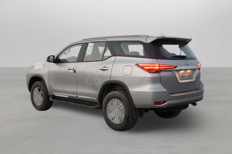 Toyota Fortuner  4x4 - SUV: picture 4 Toyota Fortuner  4x4 - SUV: picture 4