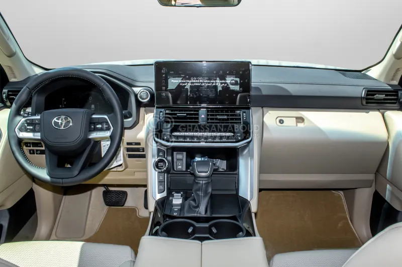 SUV Toyota Land Cruiser 300: picture 7