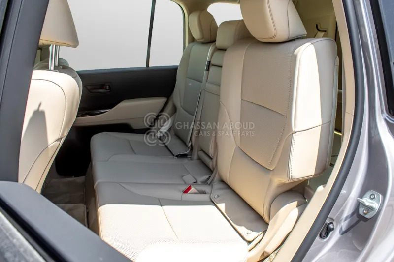 SUV Toyota Land Cruiser 300: picture 6