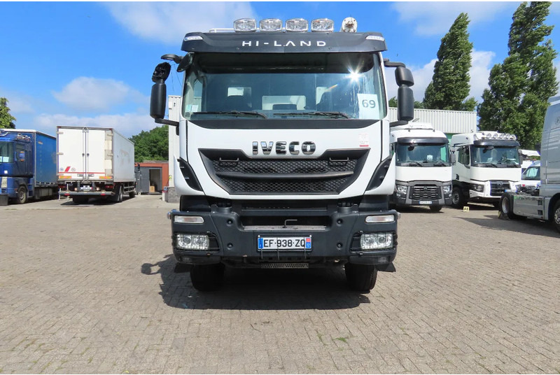 Iveco Eurotrakker 410 8x4. Light damages, 100% all working. 100% drivable - Tank truck: picture 2 Iveco Eurotrakker 410 8x4. Light damages, 100% all working. 100% drivable - Tank truck: picture 2