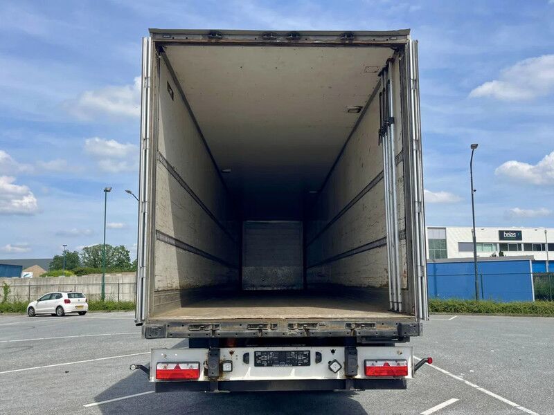 Schmitz Cargobull SAF AXLES, DISC BRAKES, VERY GOOD TIRES - Closed box semi-trailer: picture 3 Schmitz Cargobull SAF AXLES, DISC BRAKES, VERY GOOD TIRES - Closed box semi-trailer: picture 3