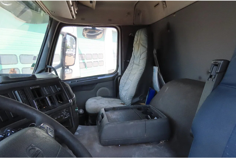 Cab chassis truck Volvo FM 380 8x4 FULL SPRING. 100% condition!: picture 12