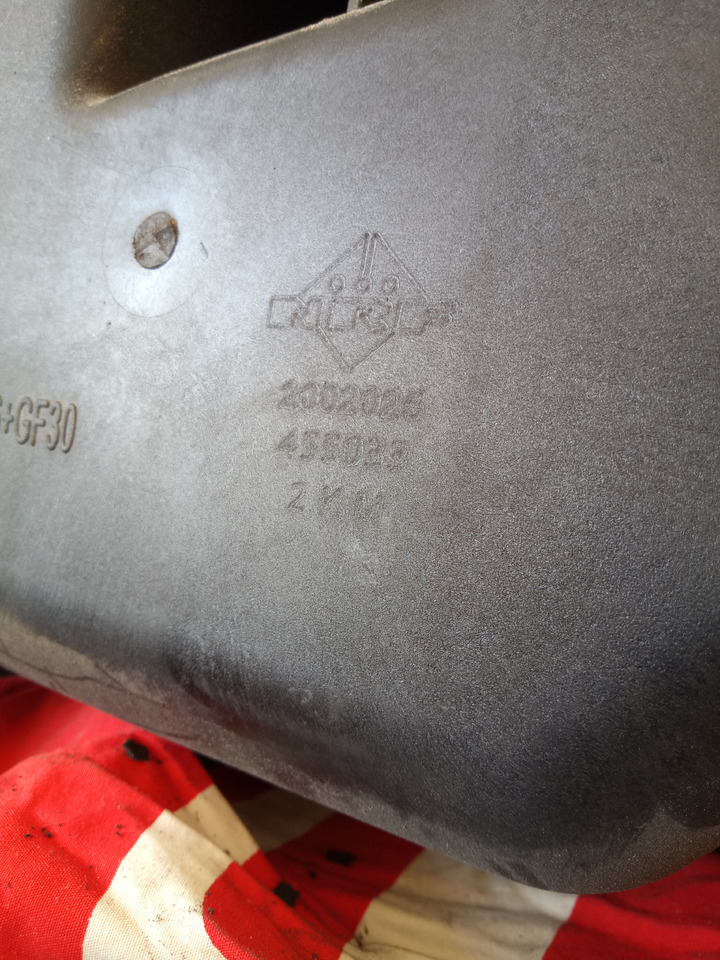 DAF XF106 - Expansion tank: picture 5 DAF XF106 - Expansion tank: picture 5