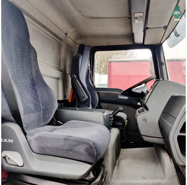 Interior photo 1: Box truck MAN TGL