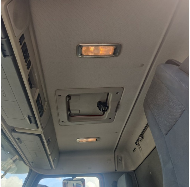 Box truck Volvo fm-330: picture 9 Box truck Volvo fm-330: picture 9