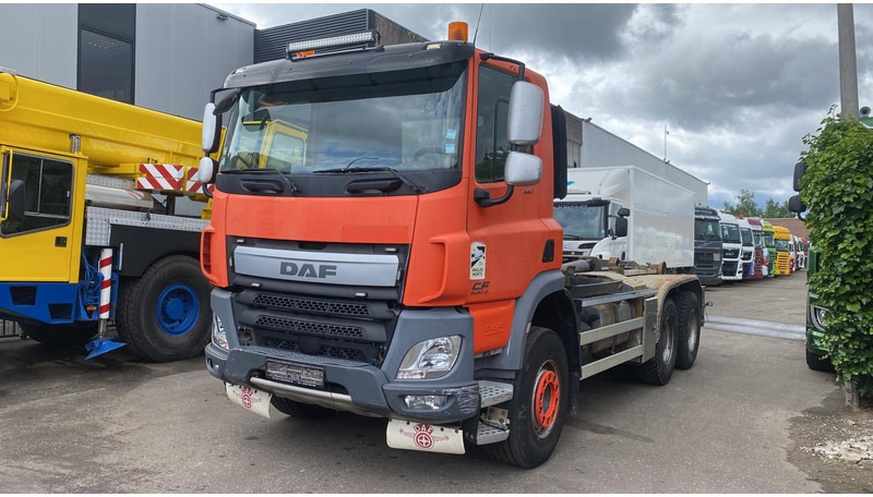DAF CF 440 6X4 HOOKLIFT 20T - MANUAL GEARBOX - 315.000km - EURO 6 - BE TRUCK - Hook lift truck: picture 2 DAF CF 440 6X4 HOOKLIFT 20T - MANUAL GEARBOX - 315.000km - EURO 6 - BE TRUCK - Hook lift truck: picture 2