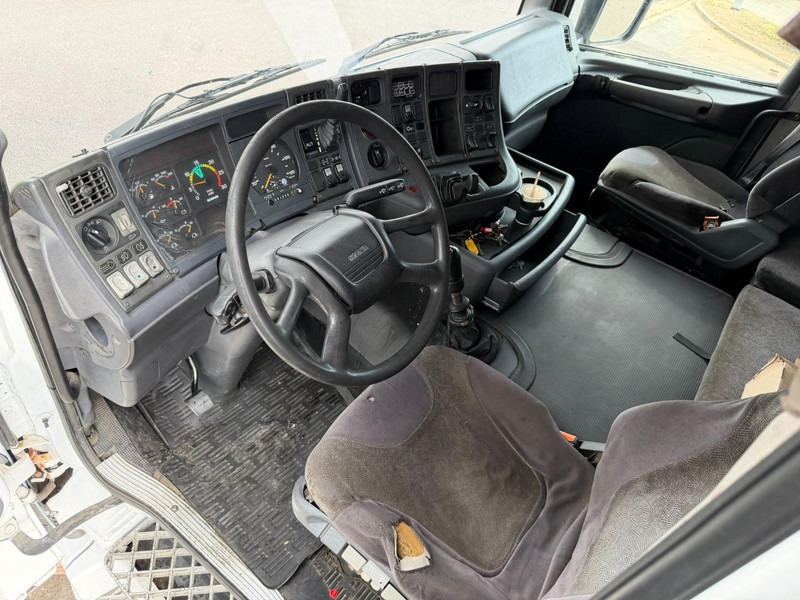 Dropside/ Flatbed truck, Crane truck Scania 114C-380 8x4 PRITSCHE + KRAN HIAB 700 E-5 - PLATFORM 6m80 + TWISTLOCKS - MANUAL - RETARDER - STEEL SPRING / BIG AXLE HUB REDUCTION  - AP ACHSEN: picture 12