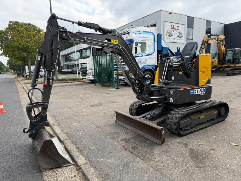 Volvo ECR25D 1159 UREN - SLOOP + SORTEERFUNCTIE - EXTRA HYDR. LEIDINGEN - HYDR SNELWISSEL - CE - BE MACHINE - Mini excavator: picture 2 Volvo ECR25D 1159 UREN - SLOOP + SORTEERFUNCTIE - EXTRA HYDR. LEIDINGEN - HYDR SNELWISSEL - CE - BE MACHINE - Mini excavator: picture 2