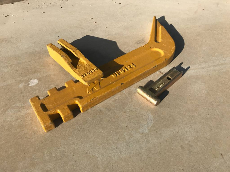 Cat 120H / 120M / 140H / 140M / 160H / 160M Scarifier - Attachment for Construction machinery: picture 1 Cat 120H / 120M / 140H / 140M / 160H / 160M Scarifier - Attachment for Construction machinery: picture 1