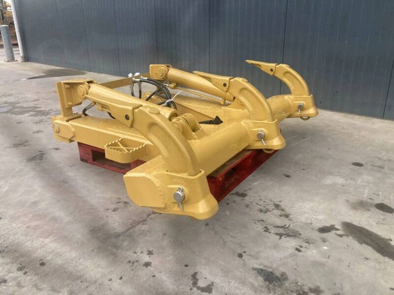 New Attachment for Construction machinery Cat D4H Ripper: picture 1
