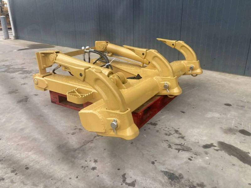 New Attachment for Construction machinery Cat D4H Ripper: picture 1
