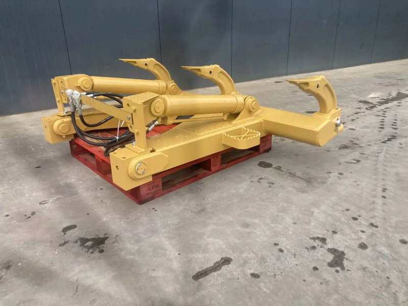 Cat D5M Ripper - Attachment for Construction machinery: picture 3 Cat D5M Ripper - Attachment for Construction machinery: picture 3