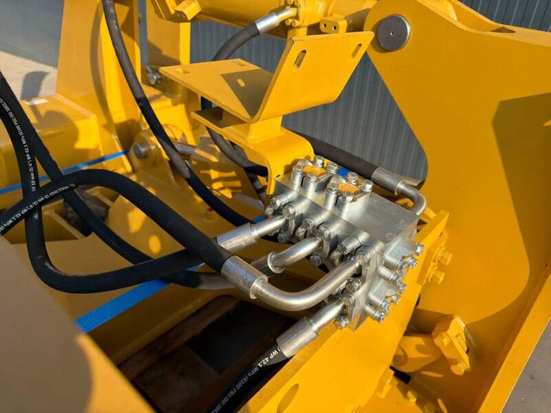 Cat D8 Multi Shank Ripper - Attachment for Construction machinery: picture 4 Cat D8 Multi Shank Ripper - Attachment for Construction machinery: picture 4